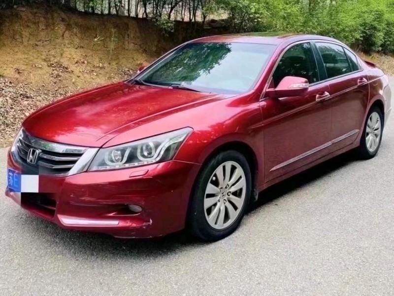 青岛12年本田雅阁4