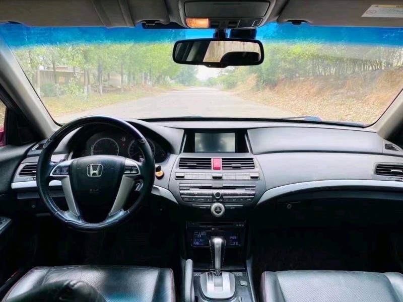 青岛12年本田雅阁3