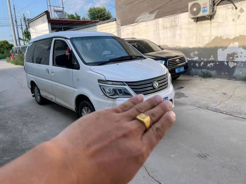 保定17年东风菱智2