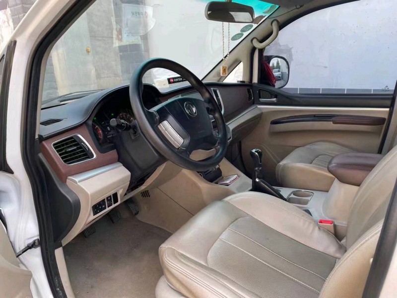 保定17年东风菱智4