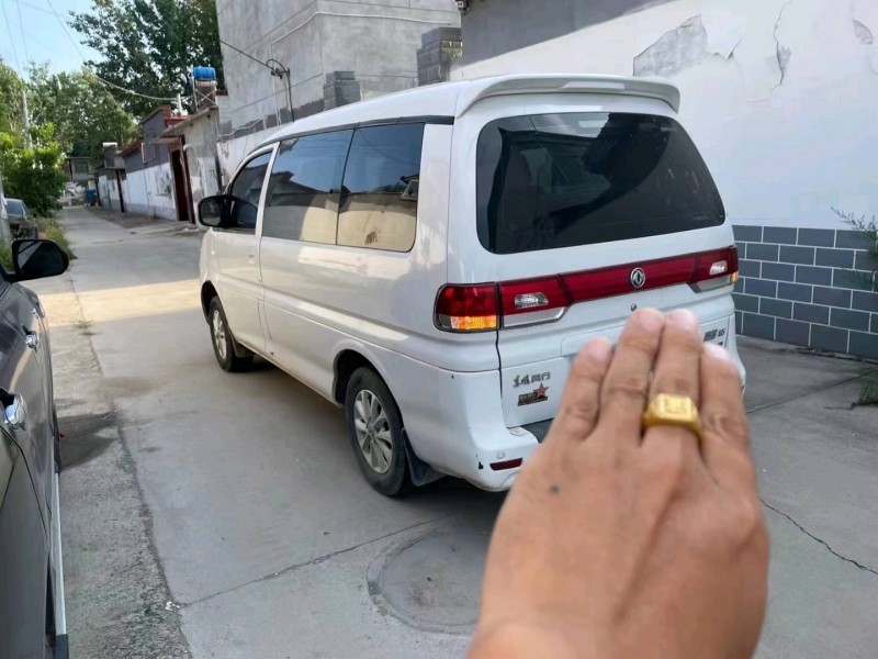 保定17年东风菱智7