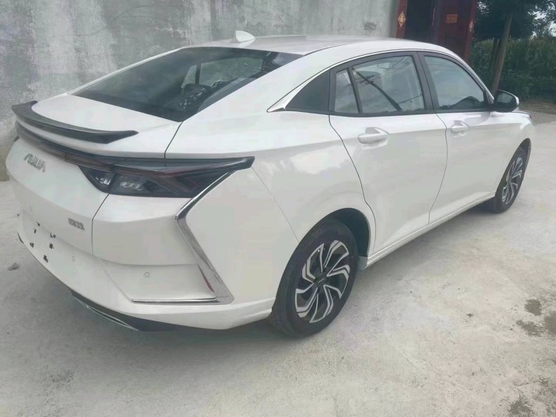 济宁22年东风奕炫5