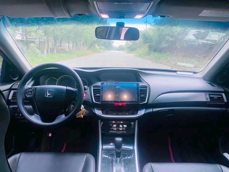 青岛16年本田雅阁3