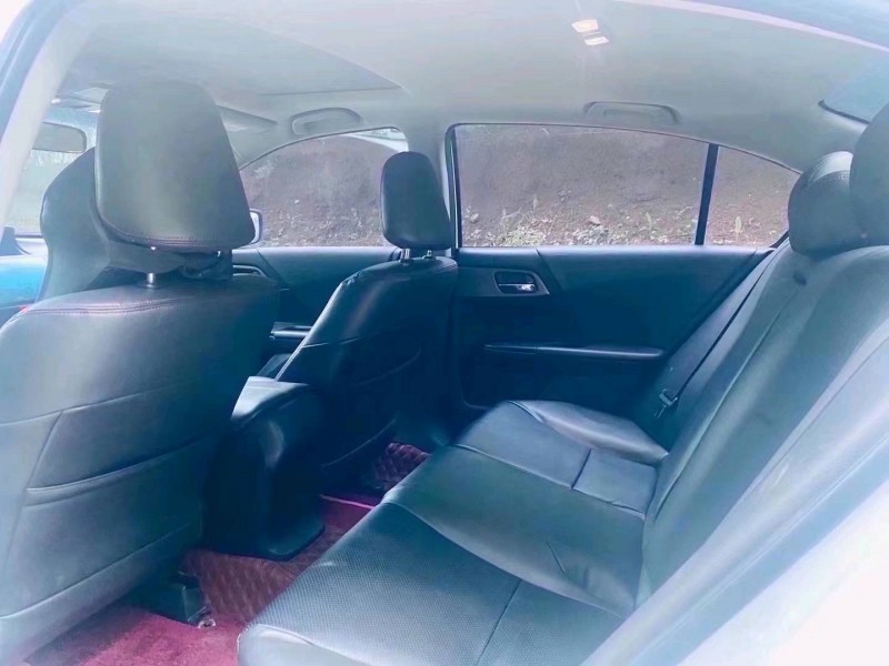 青岛16年本田雅阁2