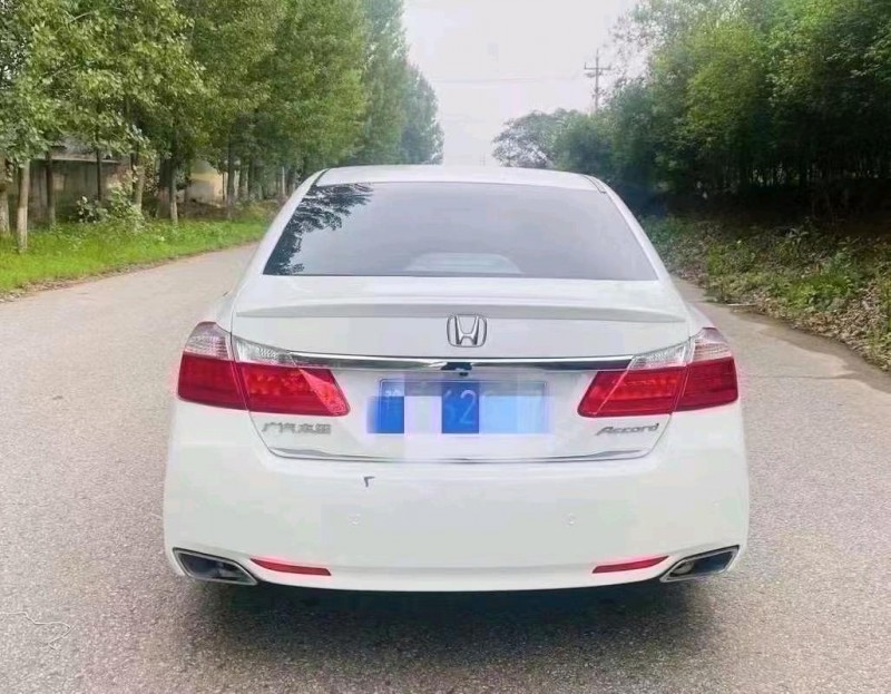 青岛16年本田雅阁1