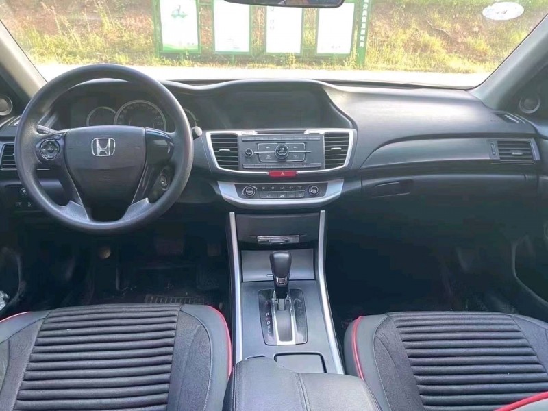 青岛15年本田雅阁4