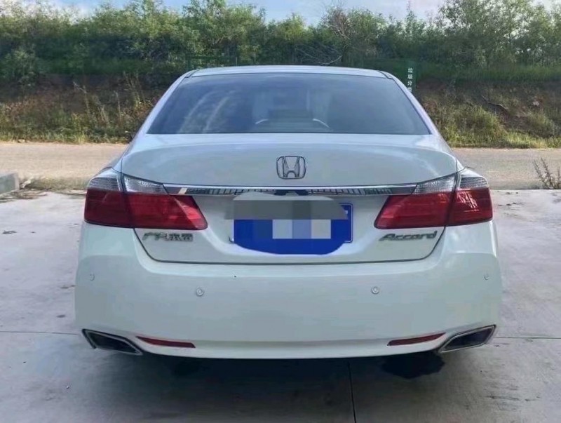 青岛15年本田雅阁6