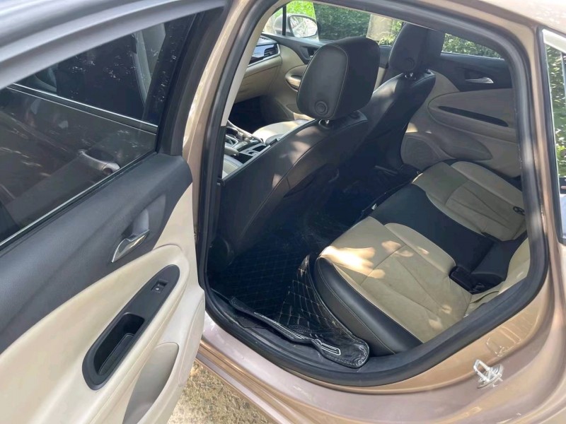 济宁18年别克威朗4