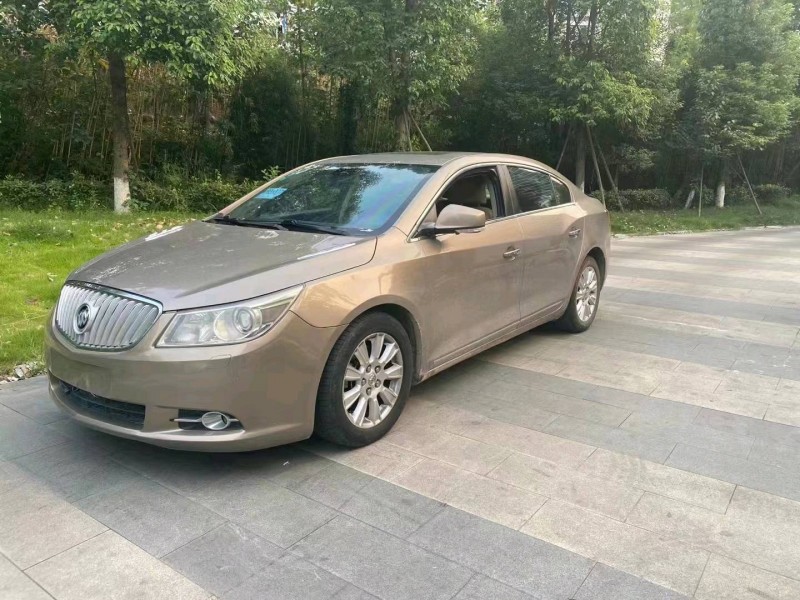 成都12年别克君越2