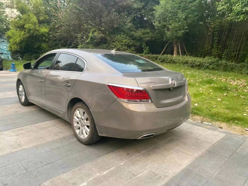 成都12年别克君越4