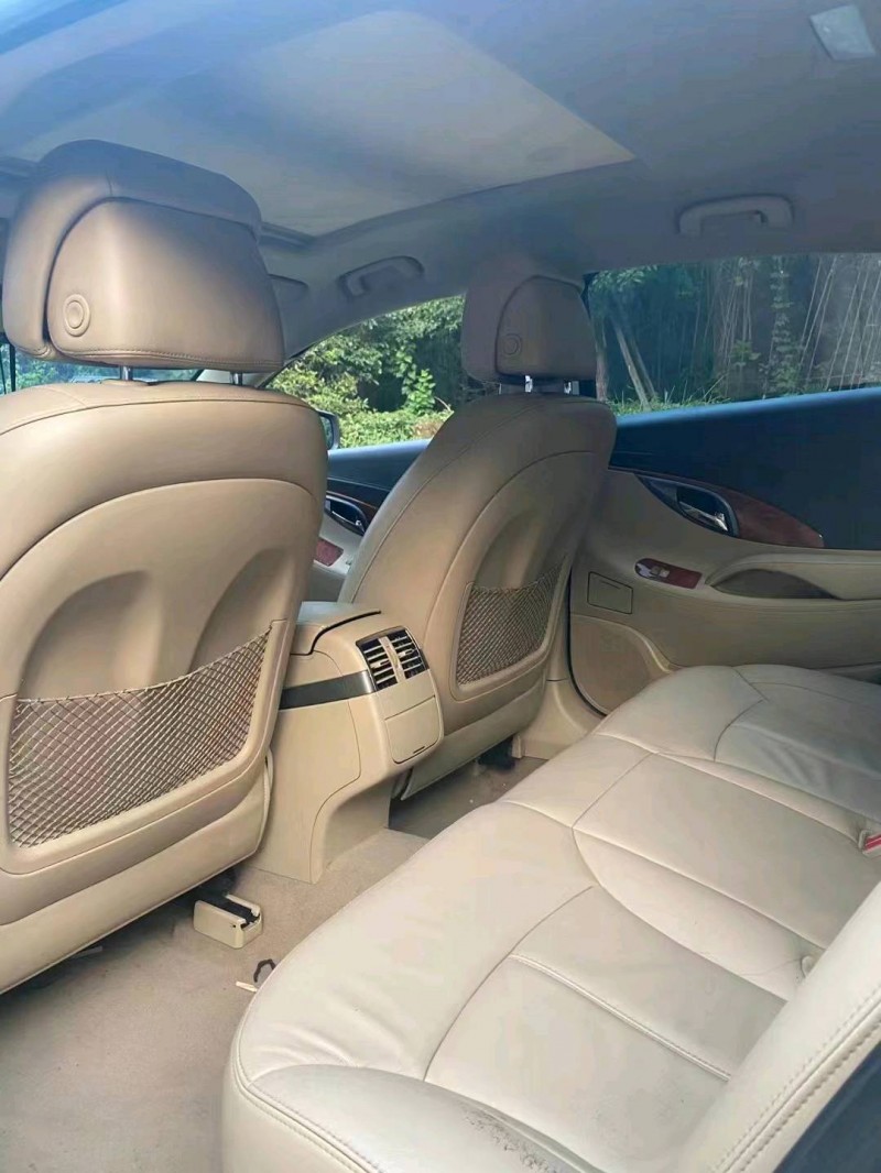 成都12年别克君越7