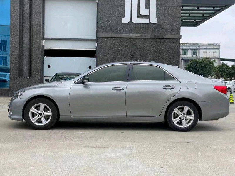 东莞13年丰田锐志4