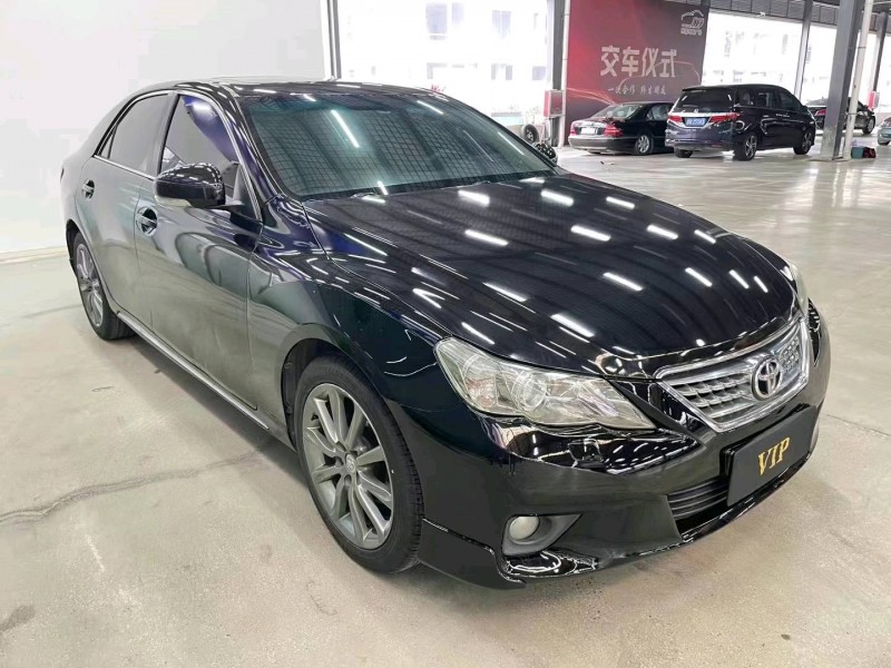 济宁12年丰田锐志8