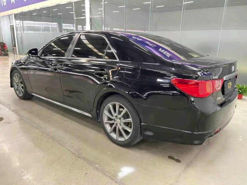 济宁12年丰田锐志3