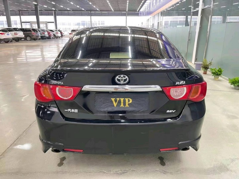 济宁12年丰田锐志1