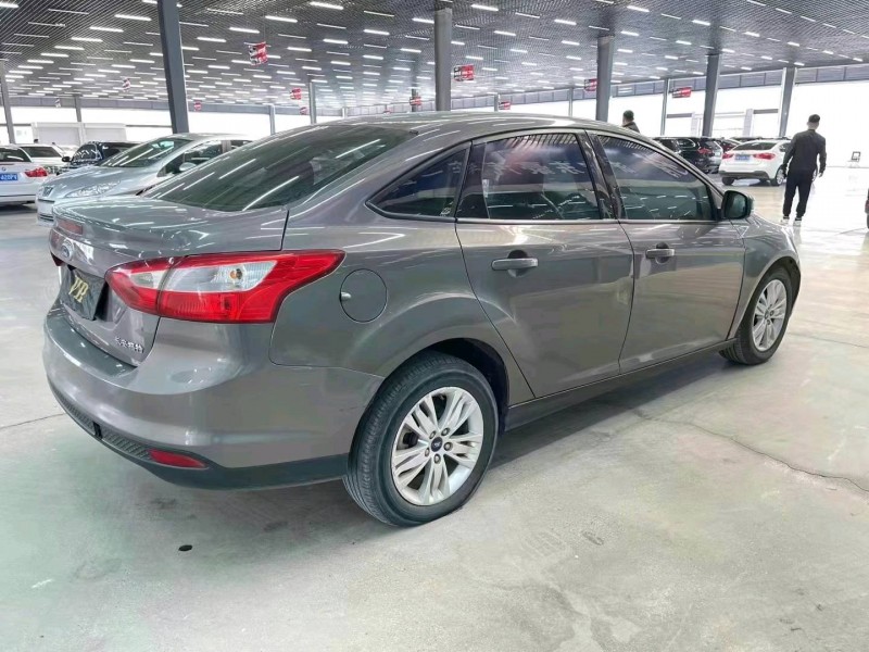 济宁15年福特福克斯6