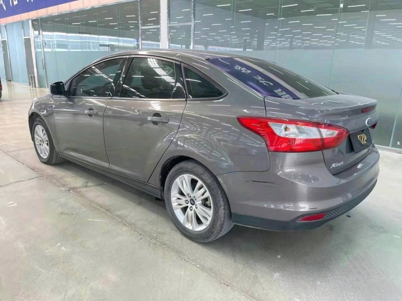 济宁15年福特福克斯7