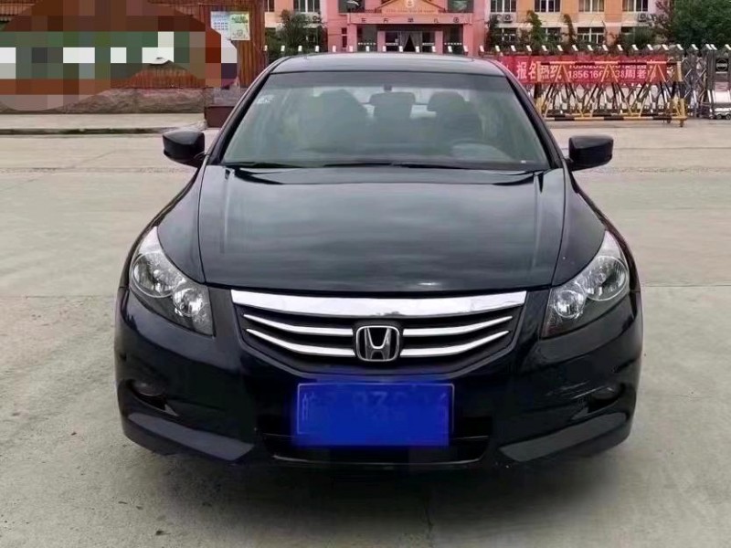 青岛11年本田雅阁1