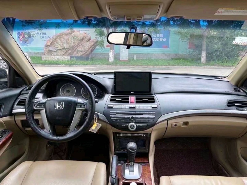 青岛11年本田雅阁4