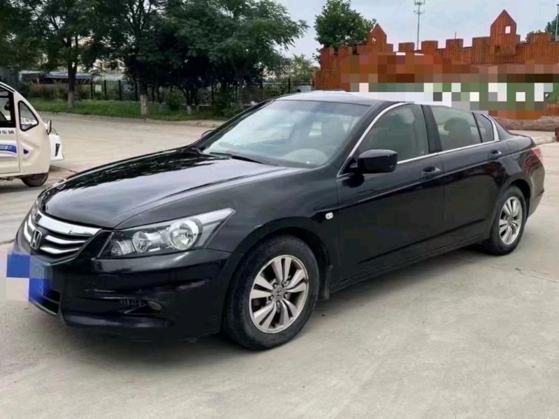 青岛11年本田雅阁3