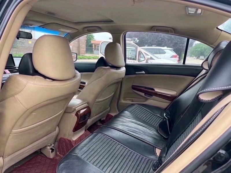 青岛11年本田雅阁5