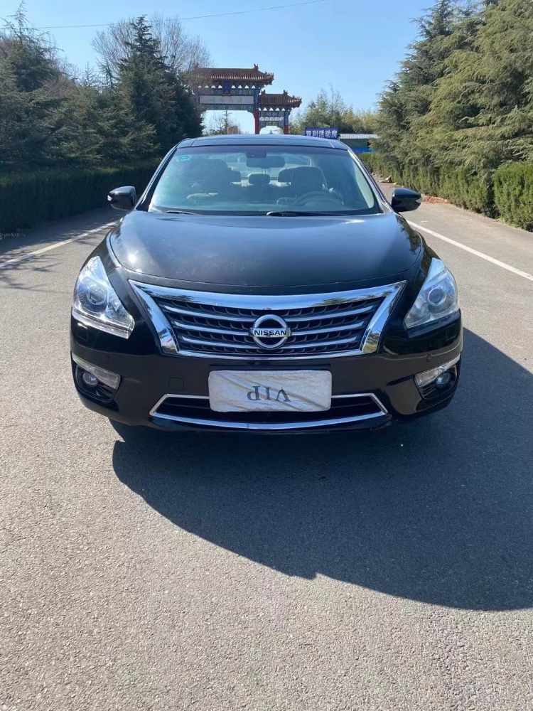 青岛14年日产天籁1