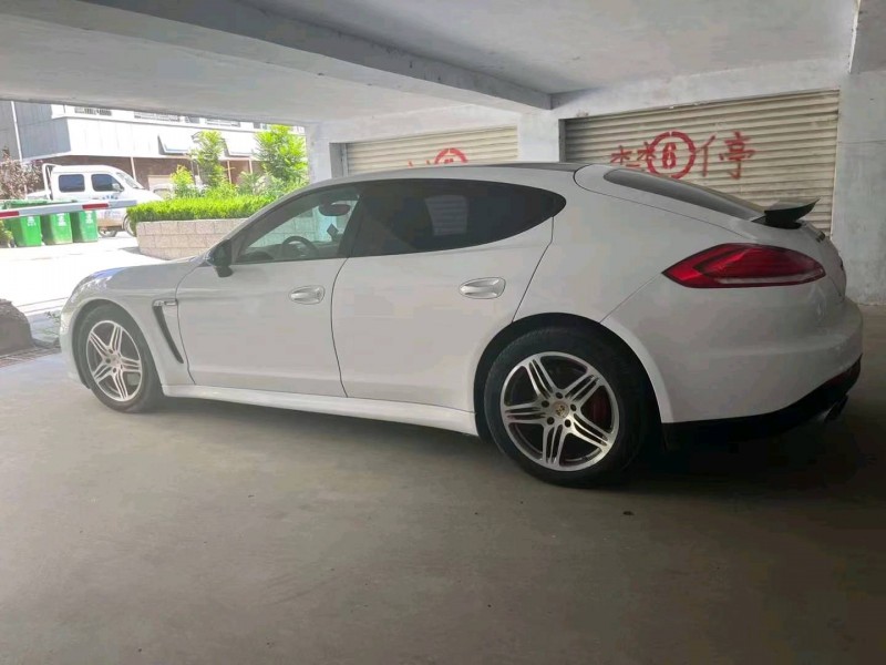 東營12年保時捷帕拉梅拉3