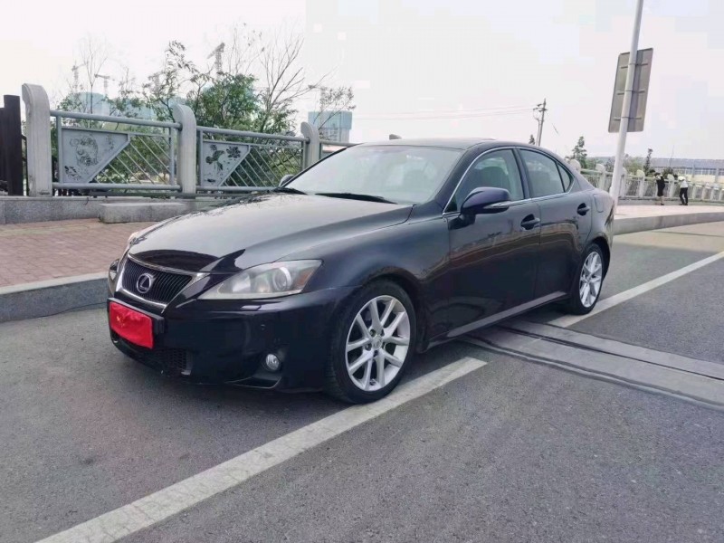东营11年雷克萨斯IS2