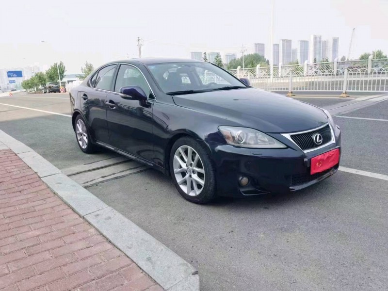 东营11年雷克萨斯IS3