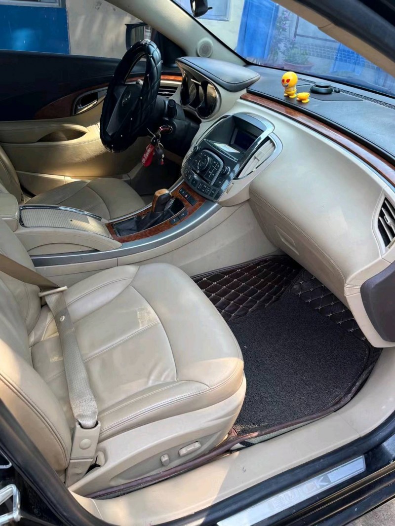 东营11年别克君越6