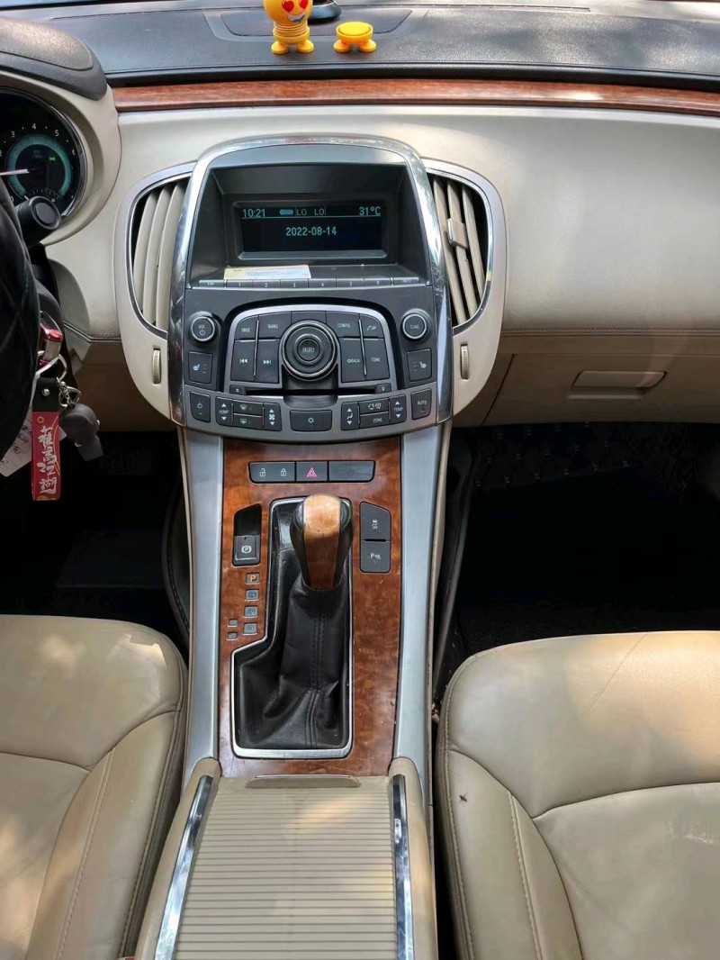 东营11年别克君越8