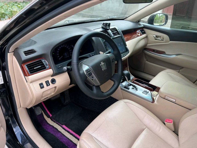 北京14年丰田皇冠5