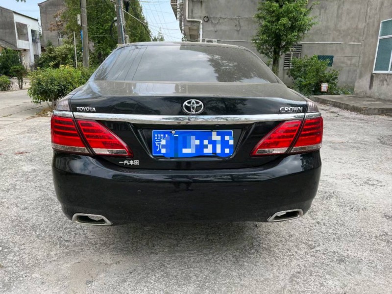 北京14年丰田皇冠8