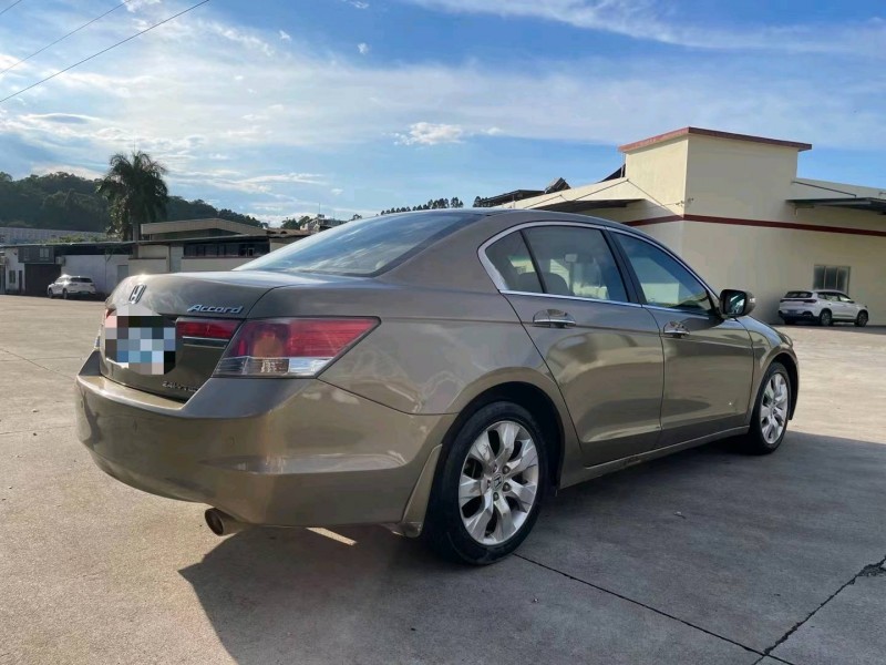 东莞11年本田雅阁7