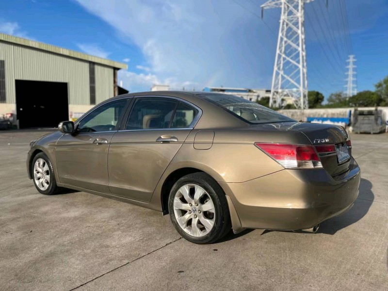 东莞11年本田雅阁8