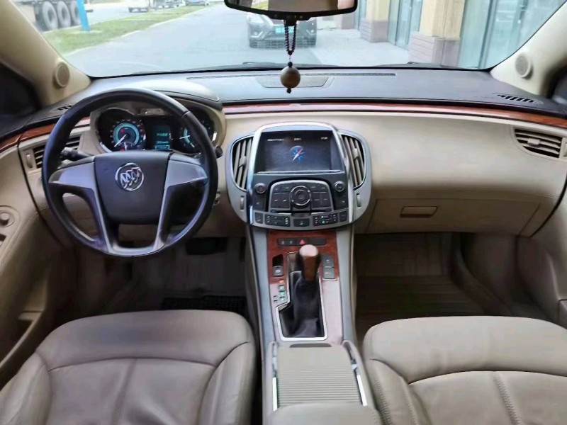 东营11年别克君越3