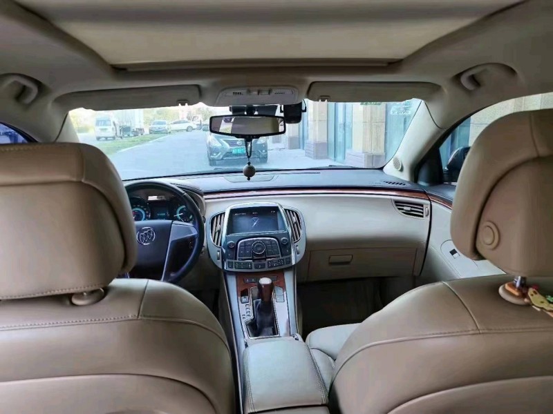 东营11年别克君越4