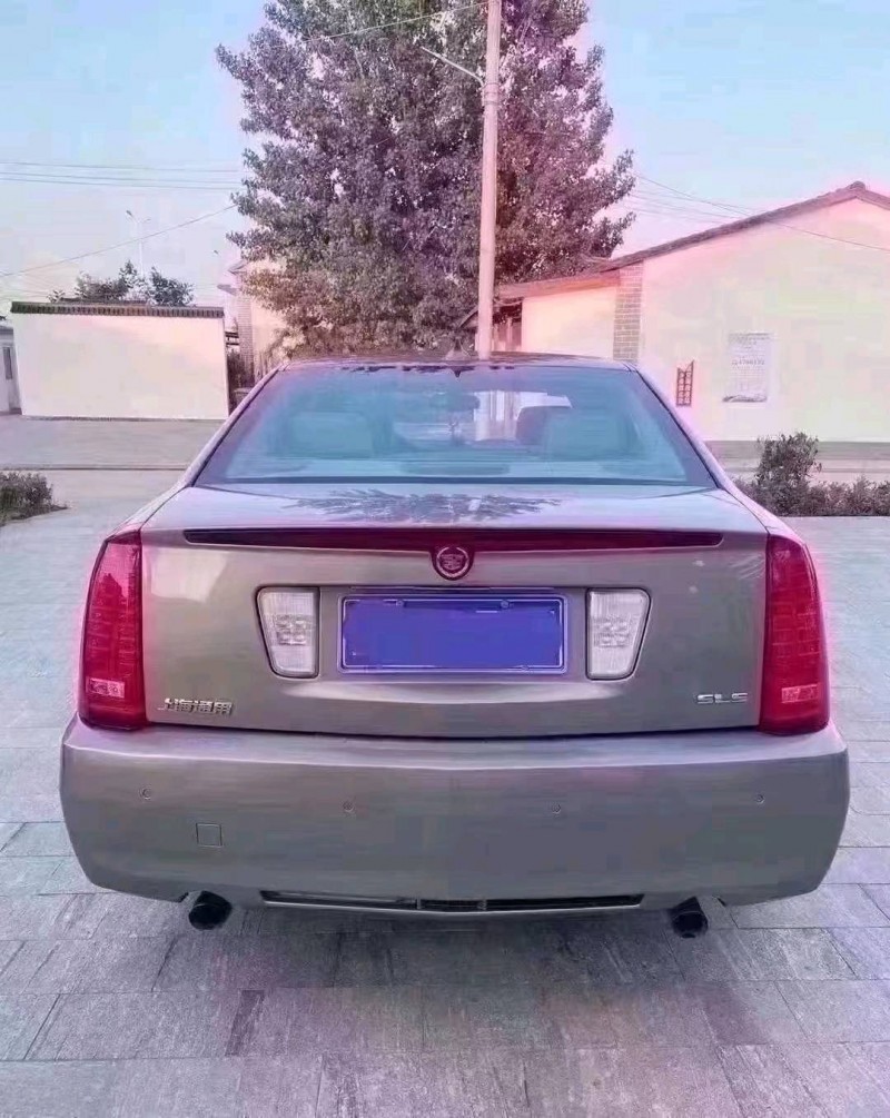 潍坊13年凯迪拉克赛威8