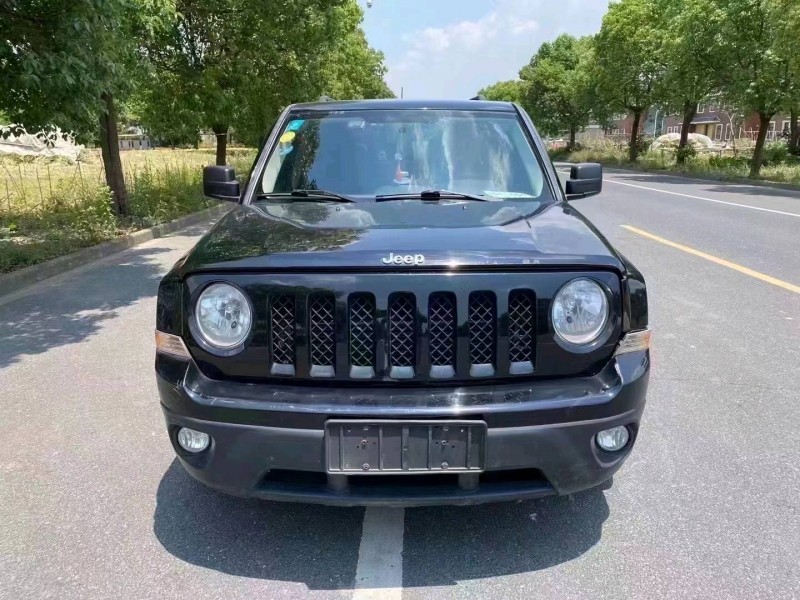 紹興14年Jeep自由客1