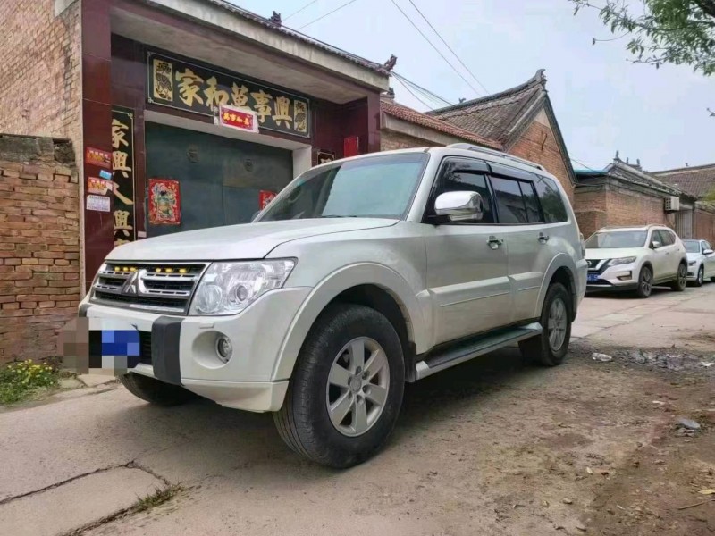 东营10年三菱帕杰罗7