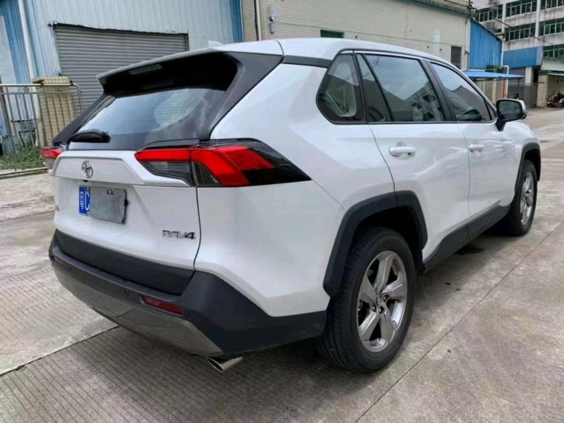 中山22年丰田RAV45
