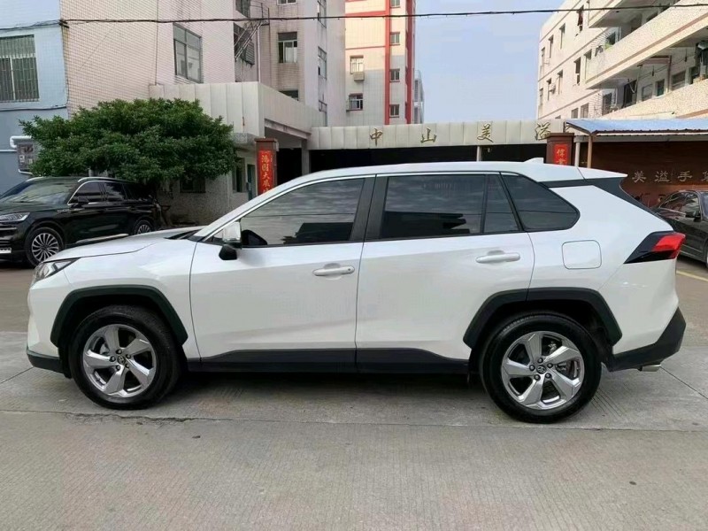 中山21年丰田RAV43