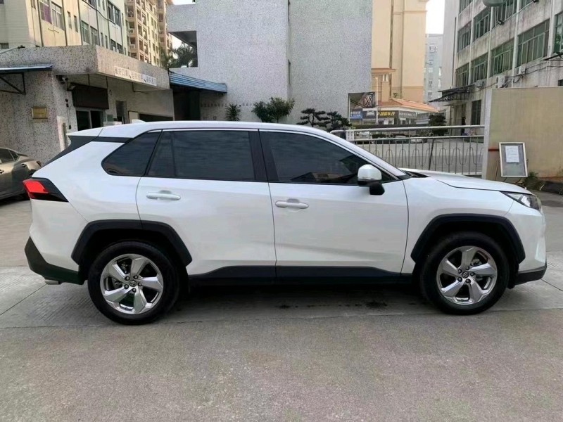 中山21年丰田RAV42