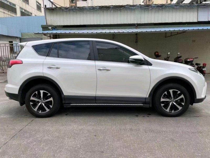 中山19年丰田RAV48