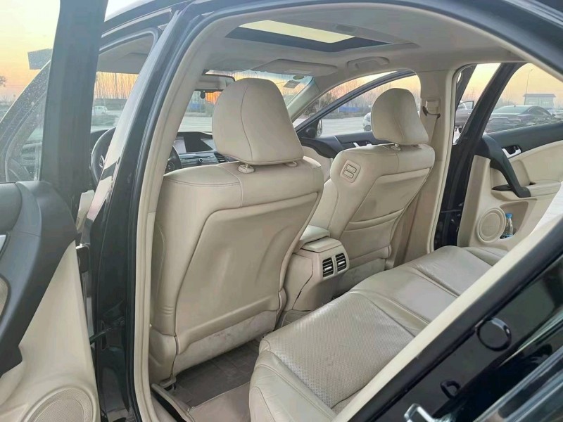 济宁14年本田思铂睿3