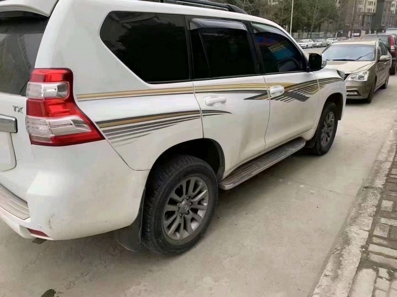 北京14年丰田普拉多8