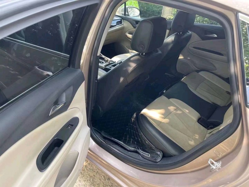 东营18年别克威朗6