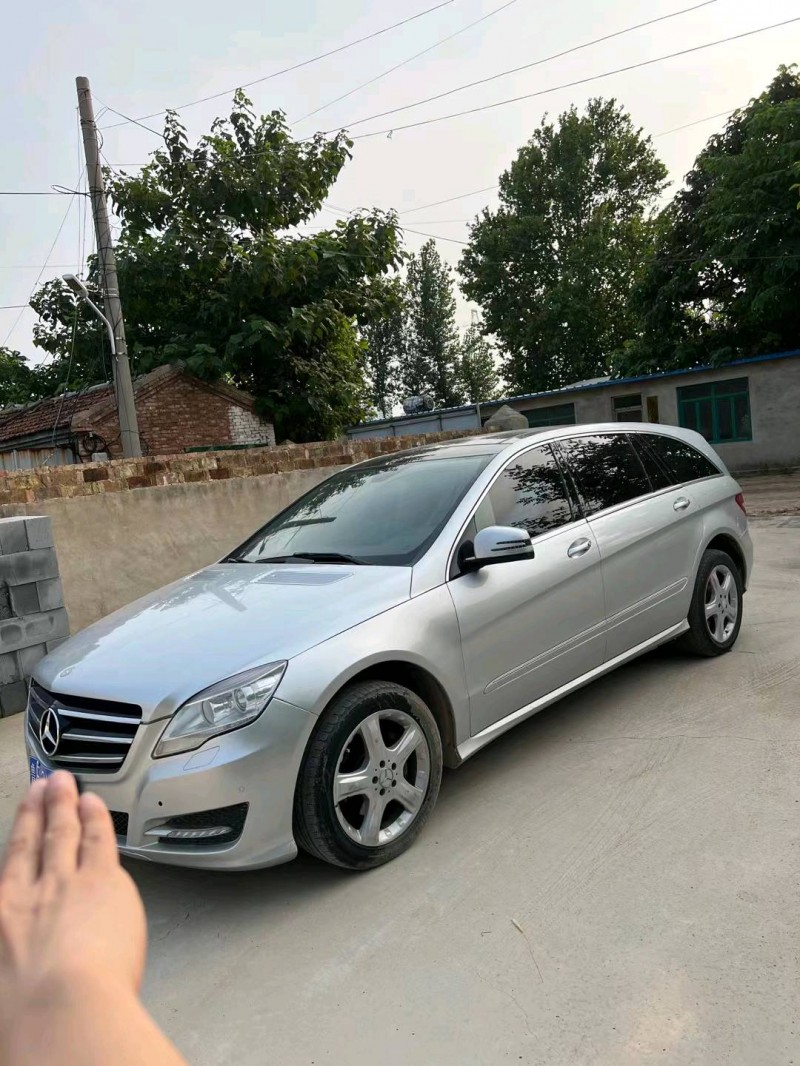 东营11年奔驰R8