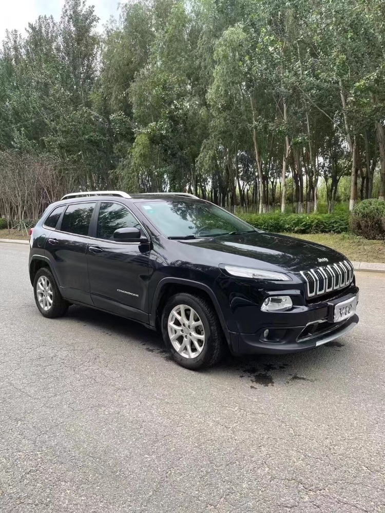 沈陽18年Jeep自由光2