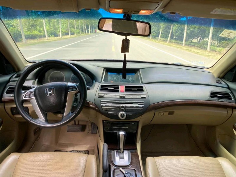 徐州13年本田雅阁4